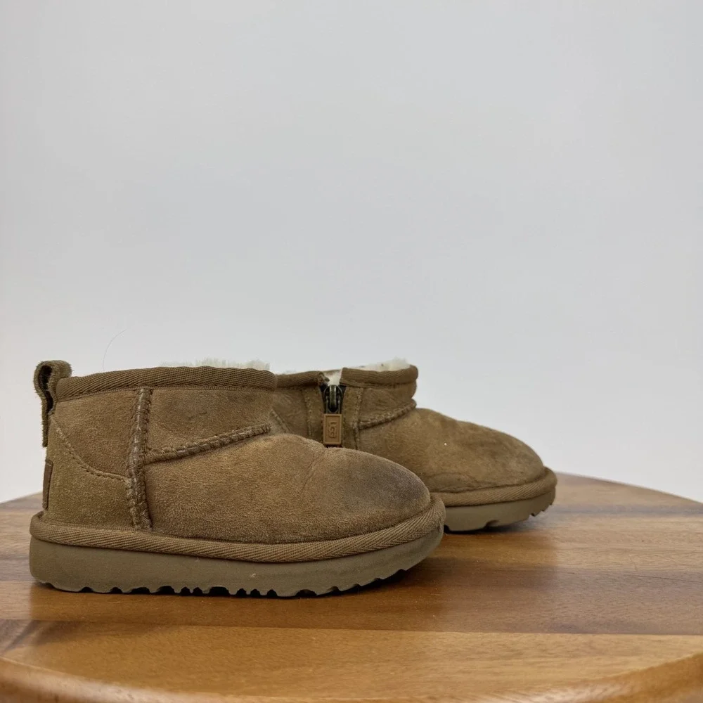 Little Kids‎ Ugg Classic Ultra Mini Zippered Brown Suede Comfort Lined Boots 7 C